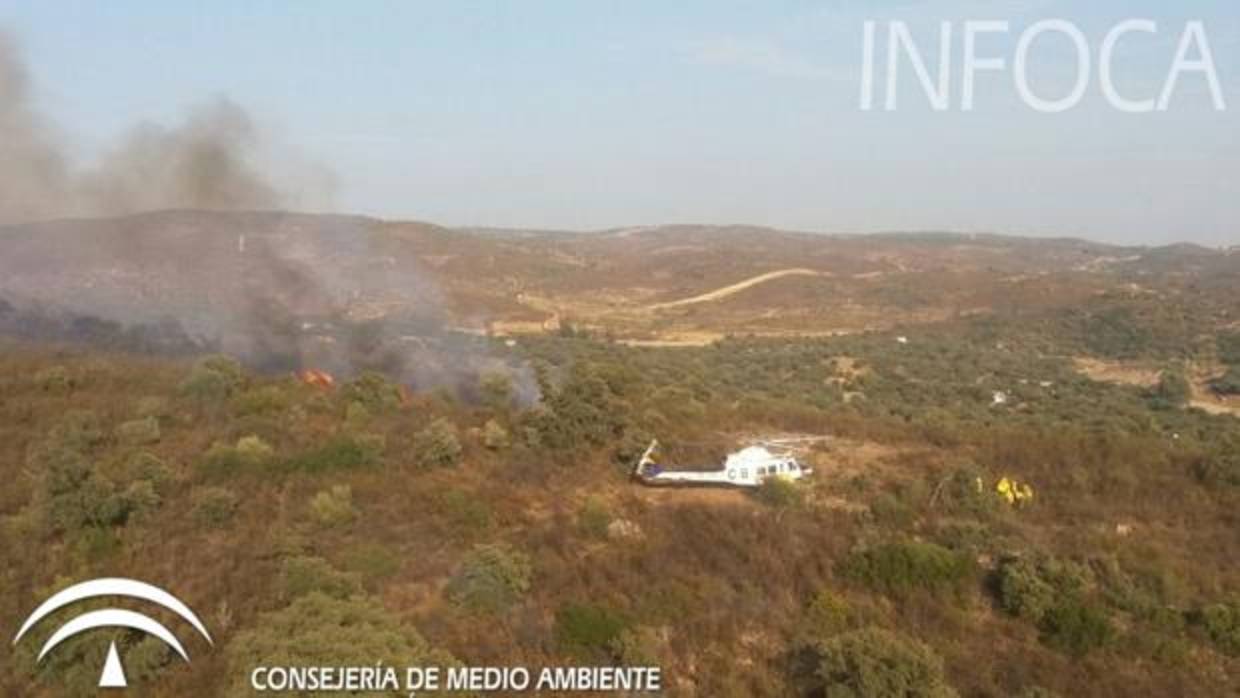 El fuego se ha originado en varios puntos del paraje Sierra Clara