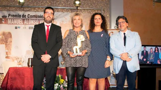 La periodista Julia Otero recibe en Gerena el galardón Manuel Alonso Vicedo