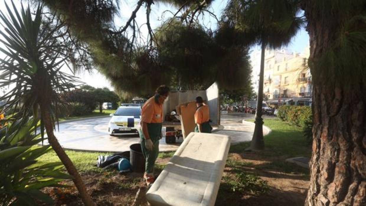 El pasado verano las personas sin hogar fueron desalojadas de jardines y espacios públicos.