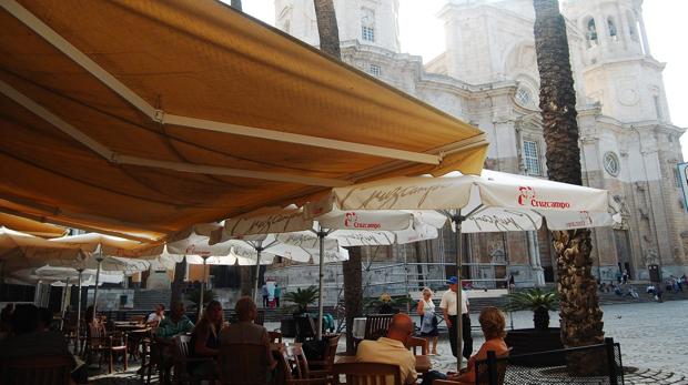 Los hosteleros alertan de que la nueva ley de horarios será un mazazo para el sector