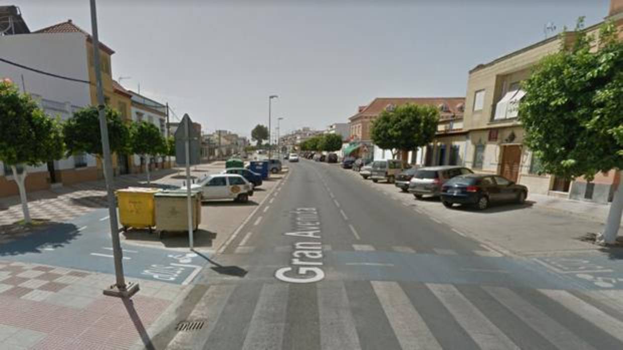 La vivienda está situada en la calle Gran Avenida de Tocina