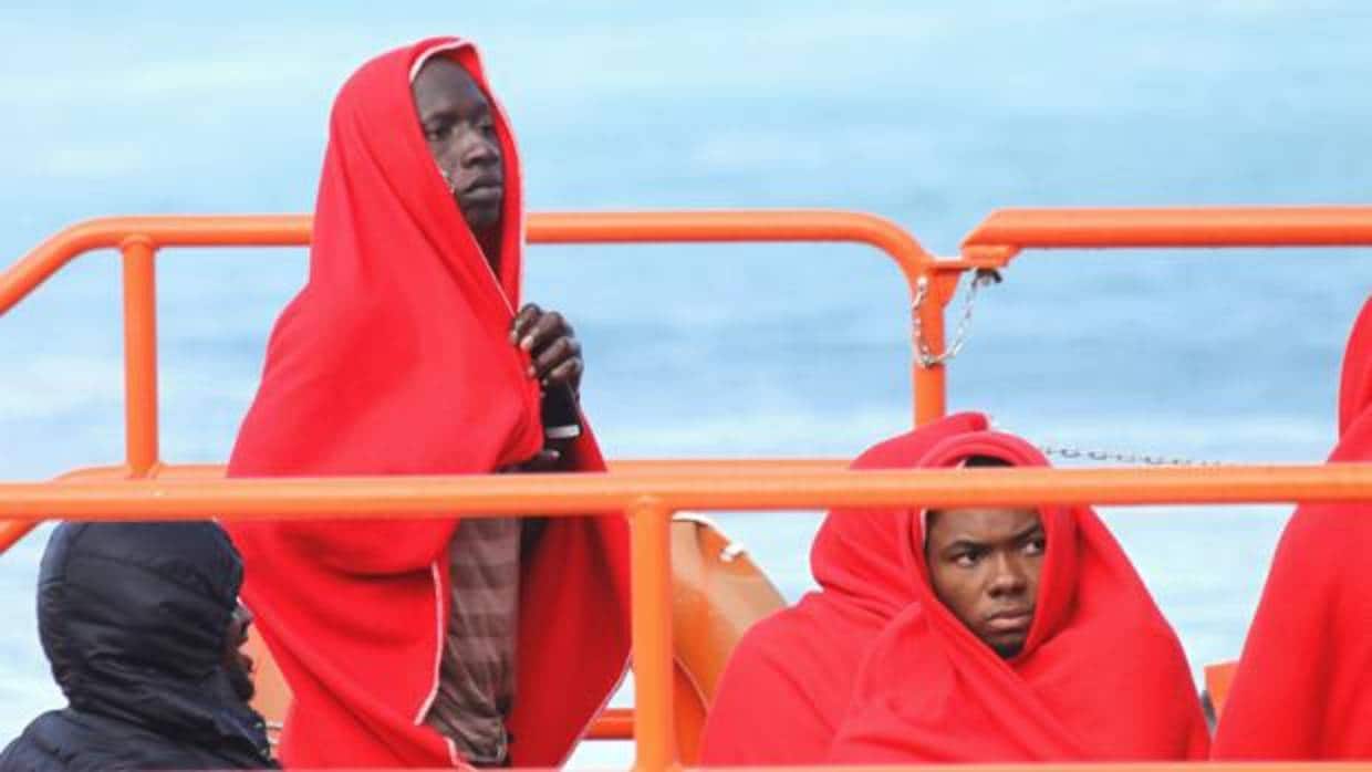 Rescatados once subsaharianos procedentes de dos pateras en aguas del Estrecho