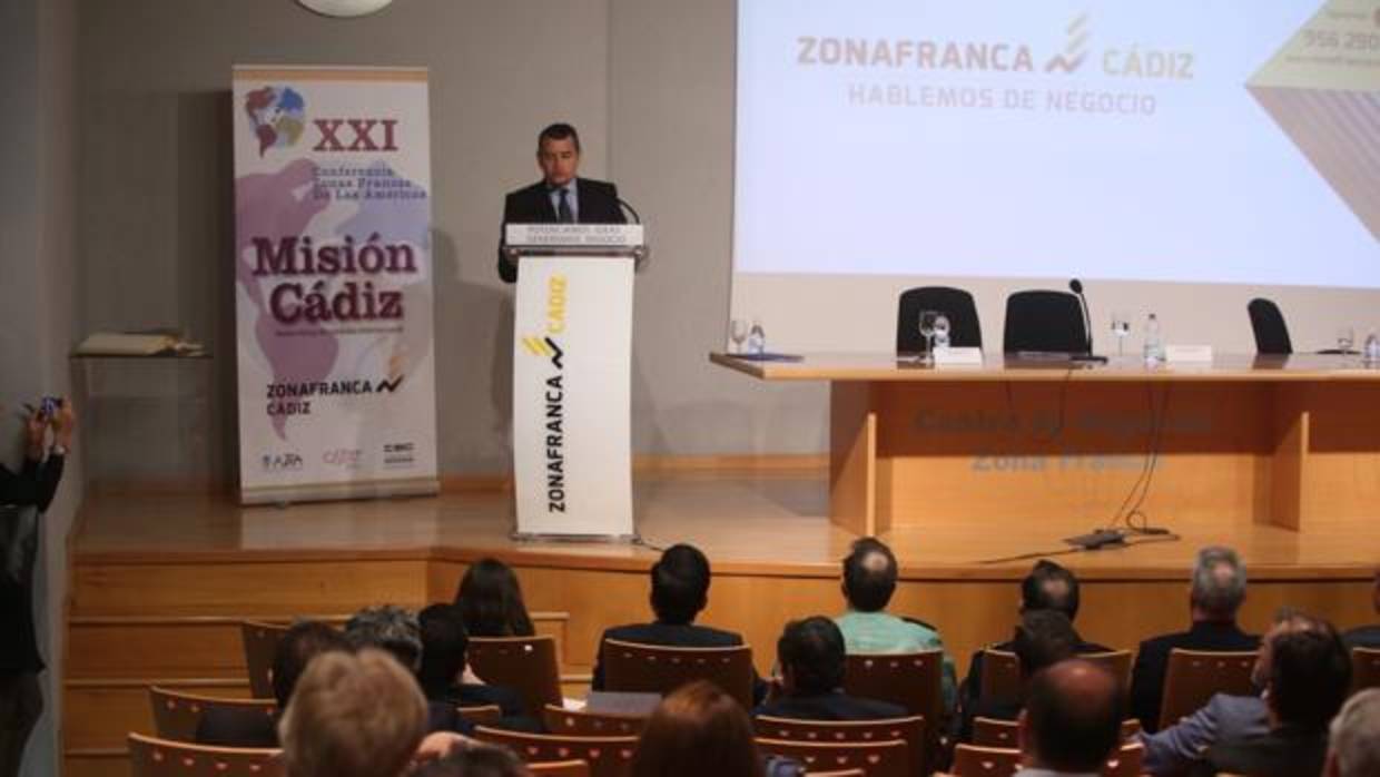 El delegado del Gobierno en Andalucía, Antonio Sanz, en la clausura del encuentro.