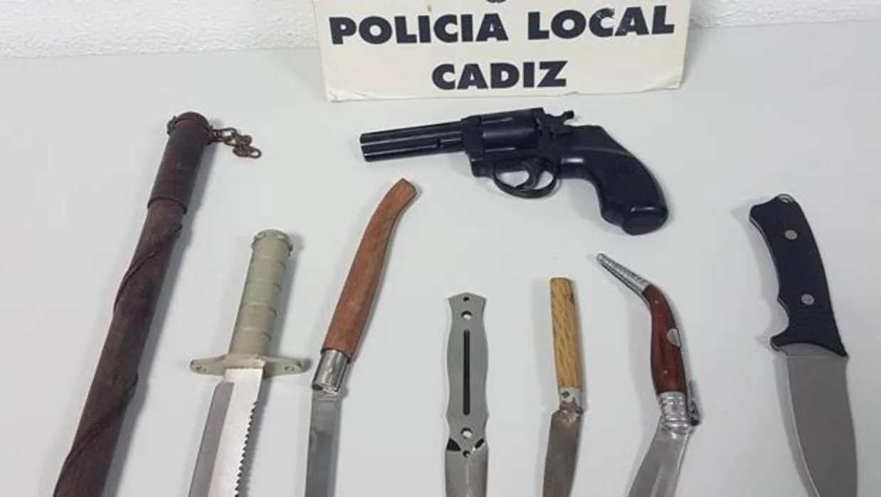 Encuentran armas de fuego en la casa de un detenido por violencia de género en Cádiz