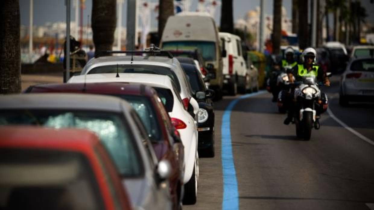 El carril bici y la peatonalización disminuirán aparcamientos en zona azul.