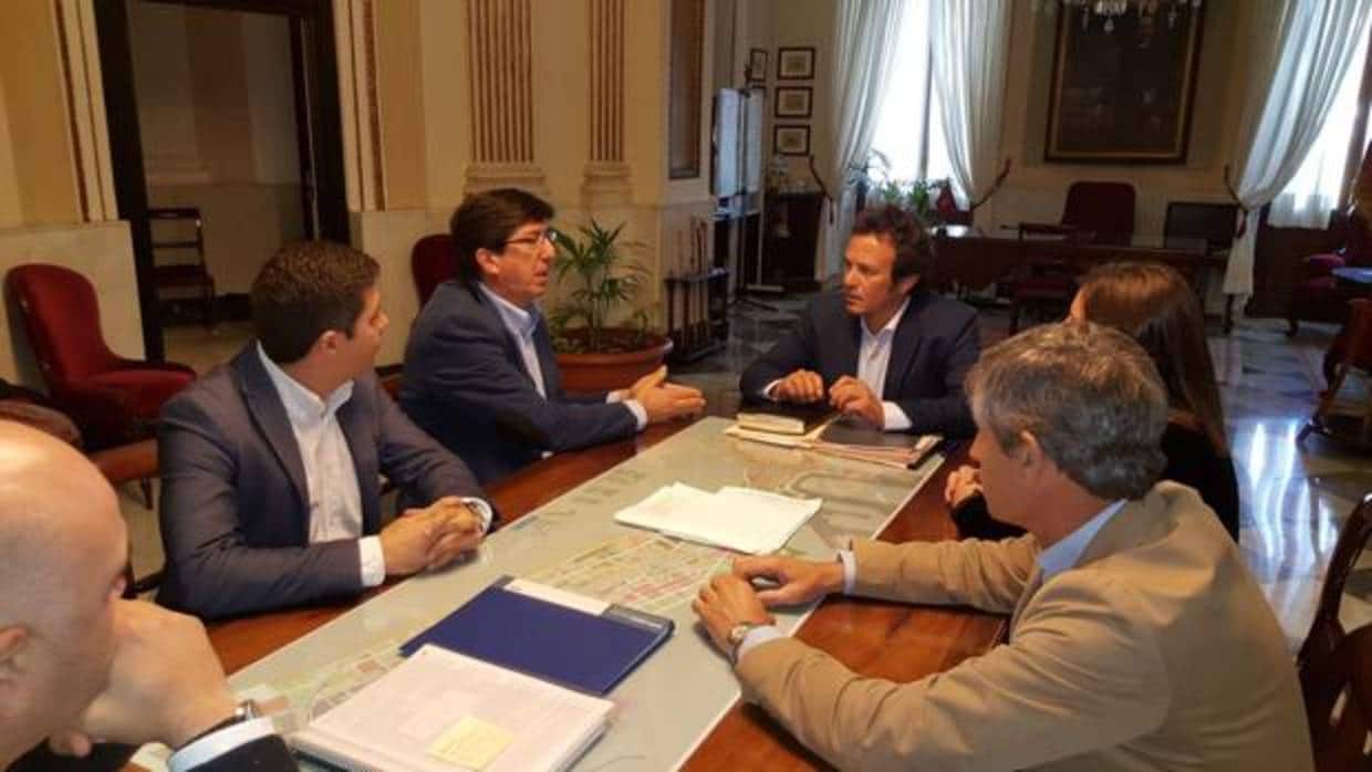 Momento de la reunión entre el alcalde y el presidente del Grupo Parlamentario Ciudadanos, Juan Marín.