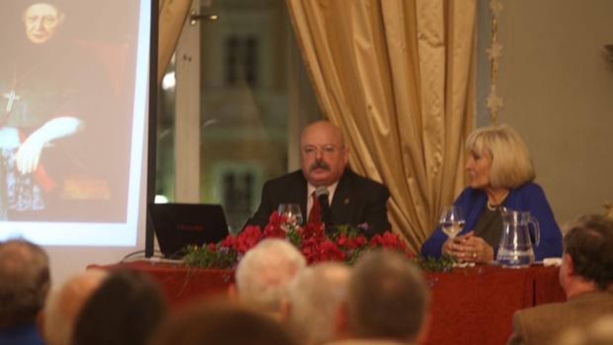 Lorenzo Alonso de la Sierra, durante su conferencia en el Casino Gaditano.