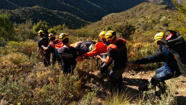 Bomberos rescatan a tres senderistas en dos actuaciones en la Sierra