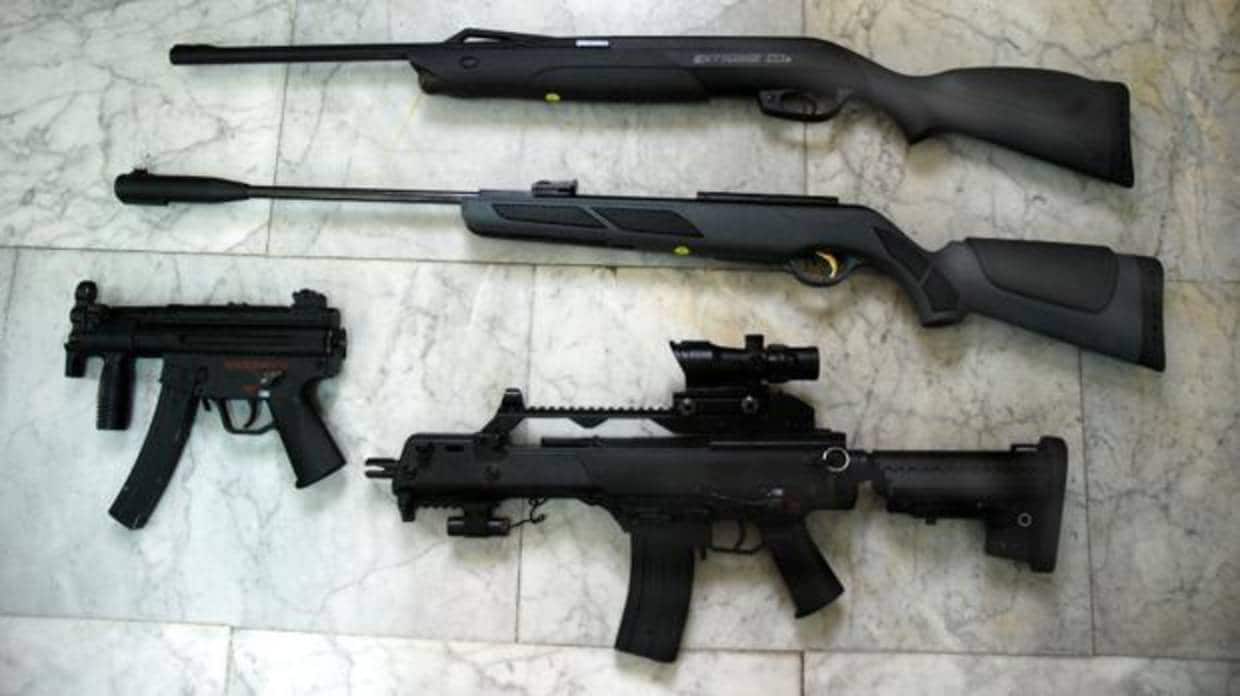 La Guardia Civil interviene armas simuladas que se vendían en La Línea
