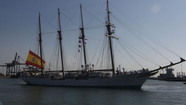 La juez investiga a cinco militares para aclarar quién metió la cocaína en el buque 'Elcano'