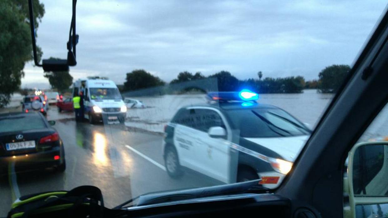 Las fuertes lluvias provocaron un accidente debido al mal estado de la carretera