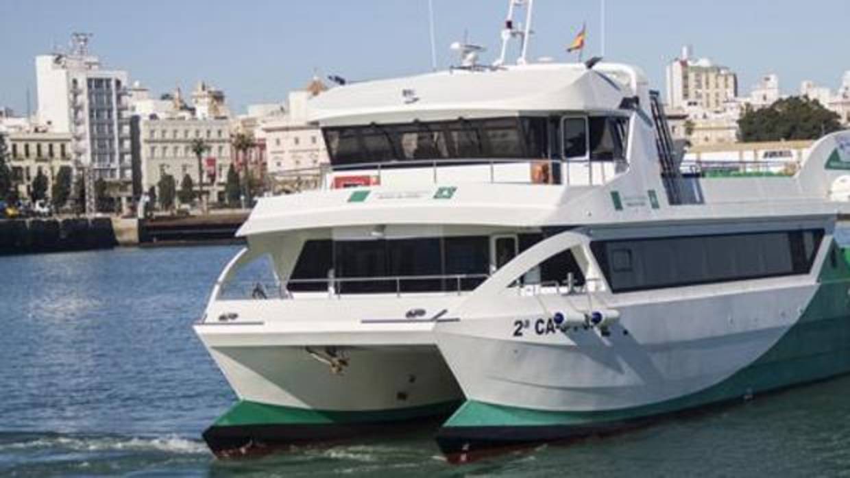 El catamarán entre Cádiz y Rota y Cádiz y El Puerto ha quedado suspendido por el mal tiempo.