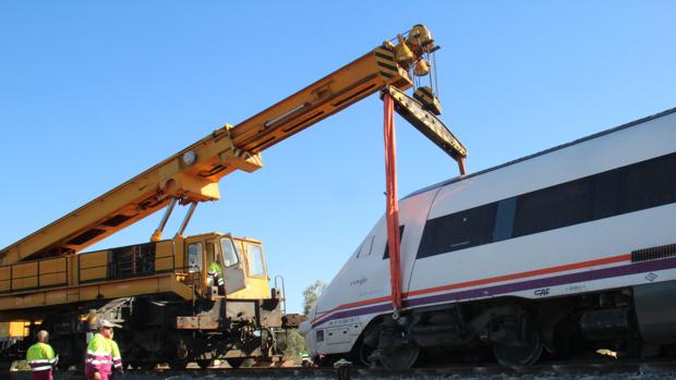 Se recupera la circulación ferroviaria tras retirarse los vagones siniestrados