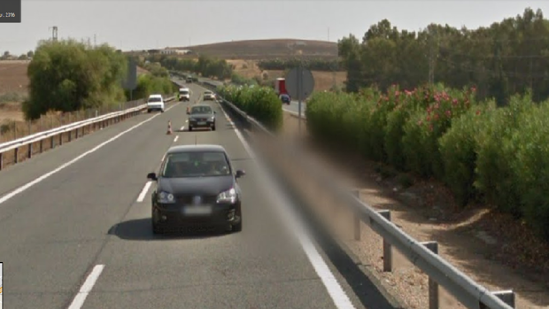 Heridos cinco jóvenes tras volcar su vehículo en Écija