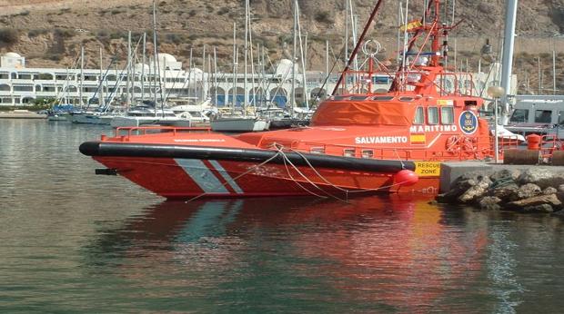 Trasladan al puerto de Tarifa cuatro personas rescatadas de una patera