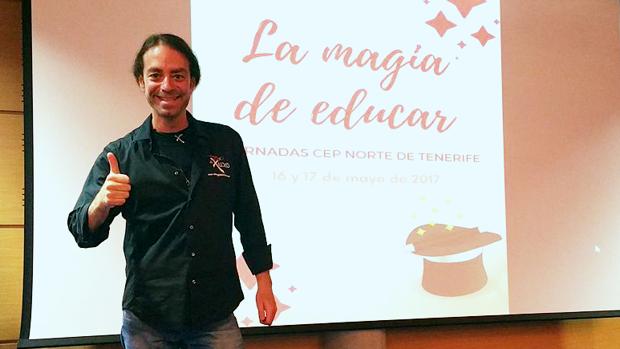 Un gaditano revoluciona la Educación con magia y opta a ser el mejor profesor del mundo