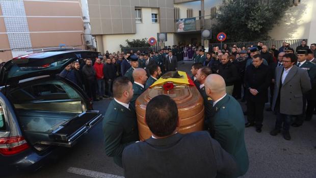 Emotiva despedida al guardia civil asesinado en Teruel en la iglesia Virgen de Loreto de Cádiz