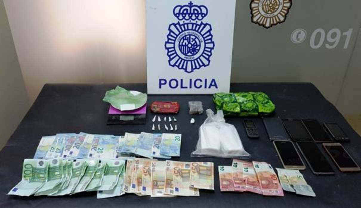 La Policía Nacional se incautó de droga, dinero negro y terminales móviles