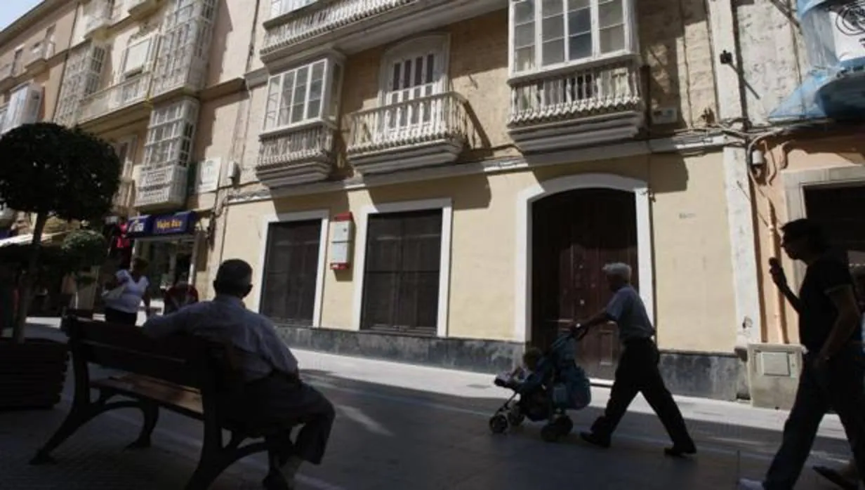 Cádiz pierde 871 habitantes en un año