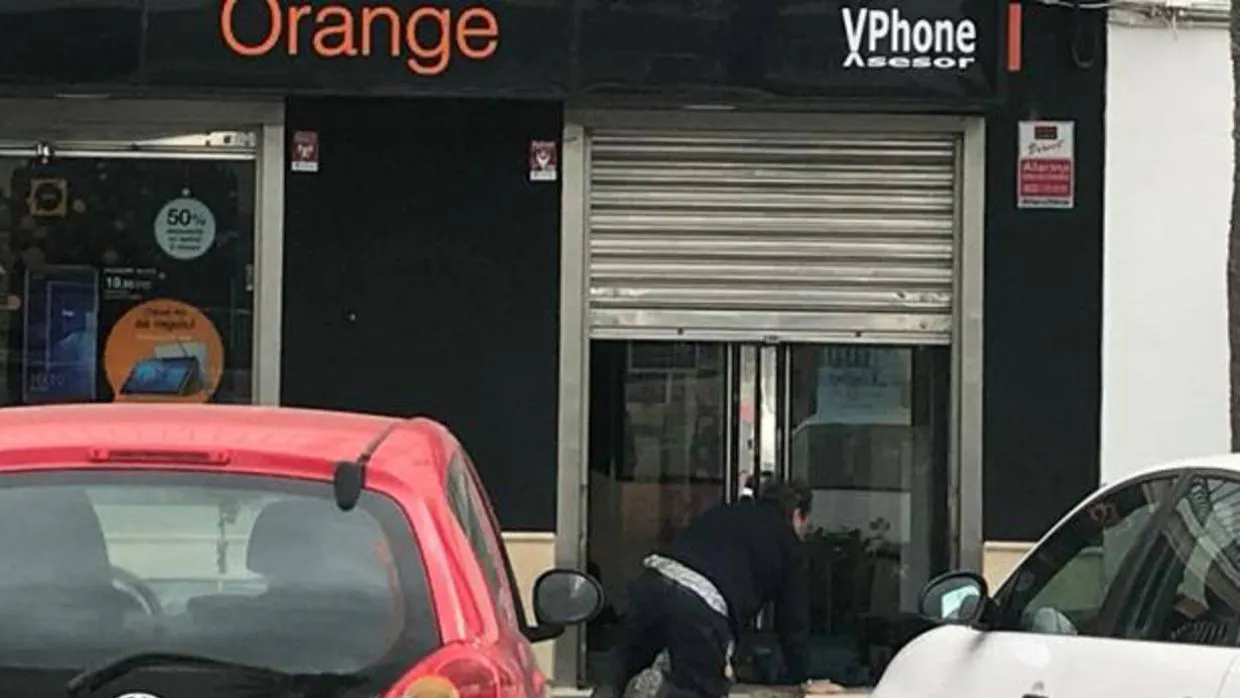 La tienda de telefonía móvil en la que han robado de madrugada