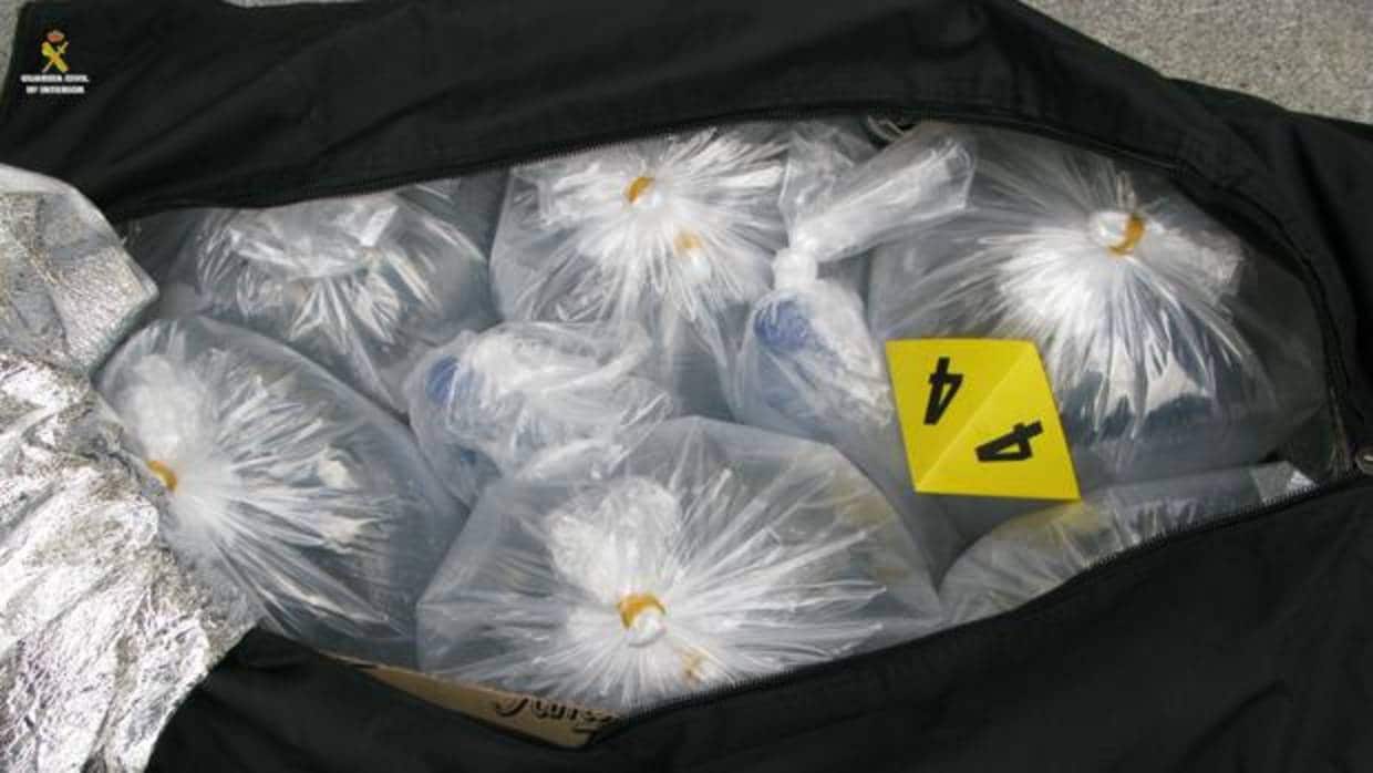 Detenido en Tarifa con 65 kilos de anguilas vivas en el interior de cuatro maletas