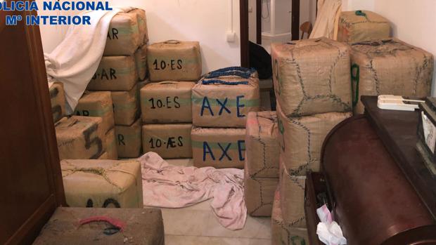 Recuperan 3.000 kilos de hachís y detienen a cuatro presuntos narcotraficantes en La Línea