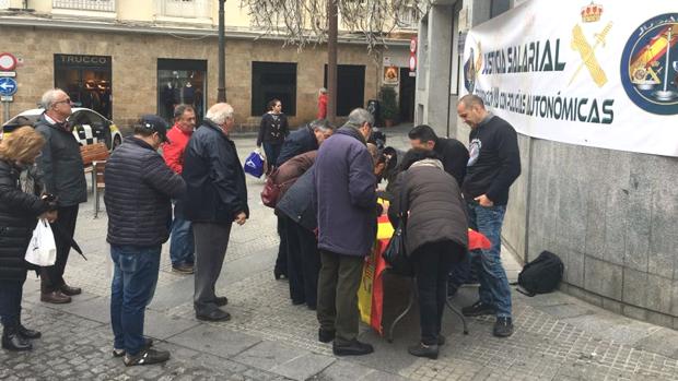 Gran respaldo ciudadano en Cádiz a favor de la equiparación salarial de policías y guardias civiles