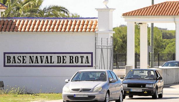 Fin al encierro de los trabajadores del aeropuerto de la base de Rota
