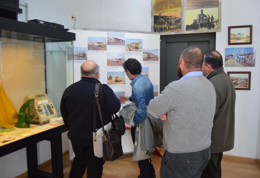 Visita de los responsables de la Fundación de los Ferrocarriles Españoles al museo del tren de La Roda