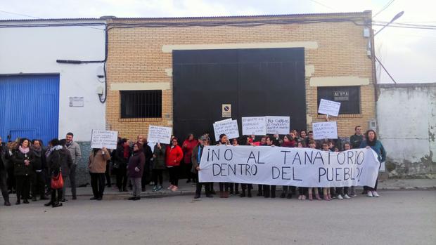 Manifestación vecinal contra la construcción de un tanatorio en pleno centro de la ciudad