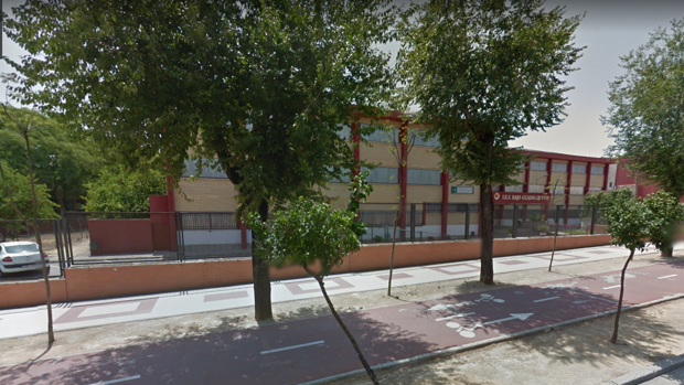 Alumnos de Carpintería del IES Bajo Guadalquivir agreden a su profesor