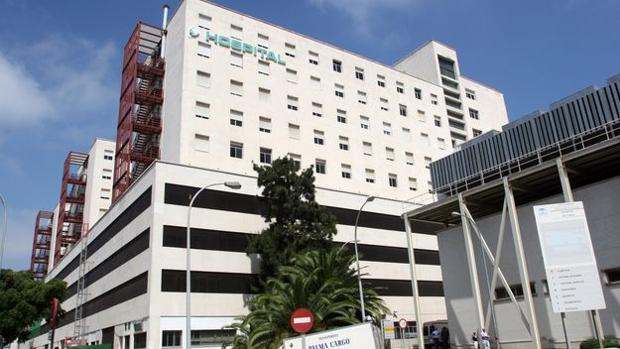 Salud condena la agresión de un paciente a dos médicos en el Puerta del Mar