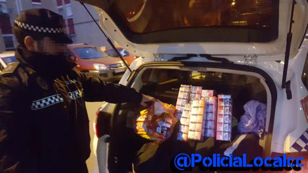 Intervienen tabaco de contrabando en un local de venta de golosinas de Castilleja de la Cuesta