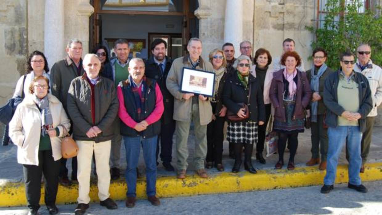 Acto de reconocimiento al loreño José María Toro, en la puerta del Ayuntamiento