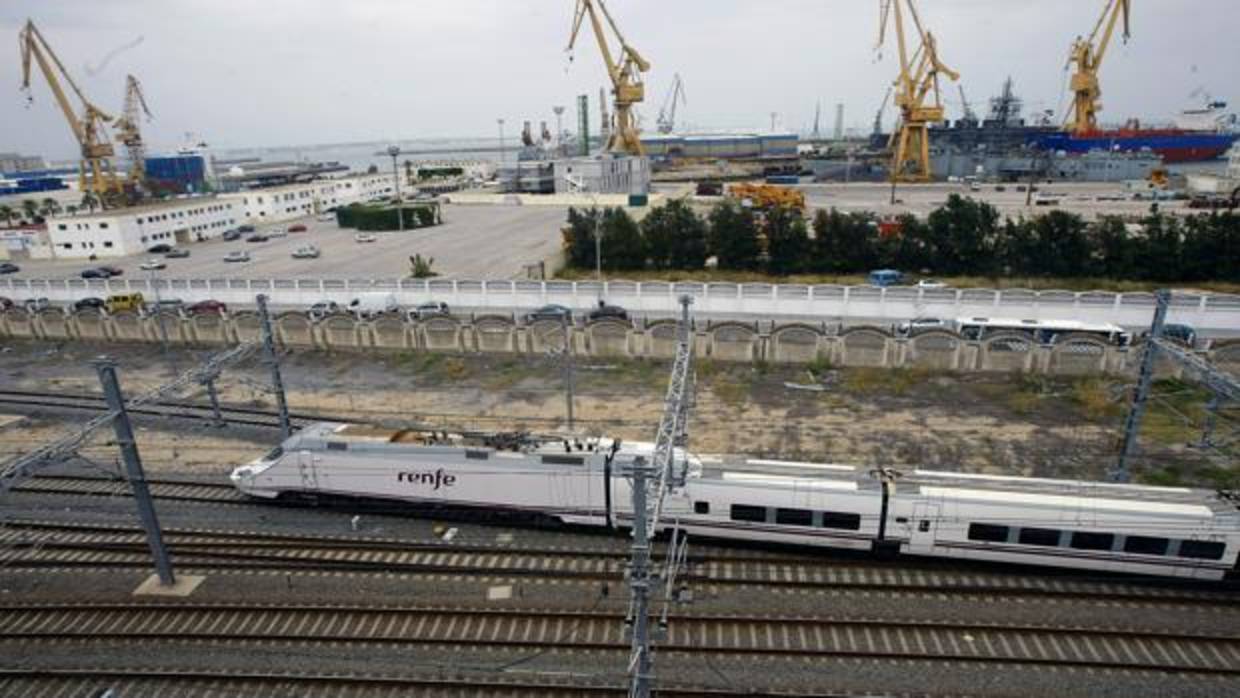 Uno de los trenes Alvia que cubre el trayecto entre Cádiz y Madrid