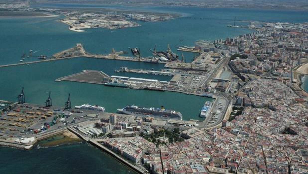 Vista panorámica del Puerto de Cádiz