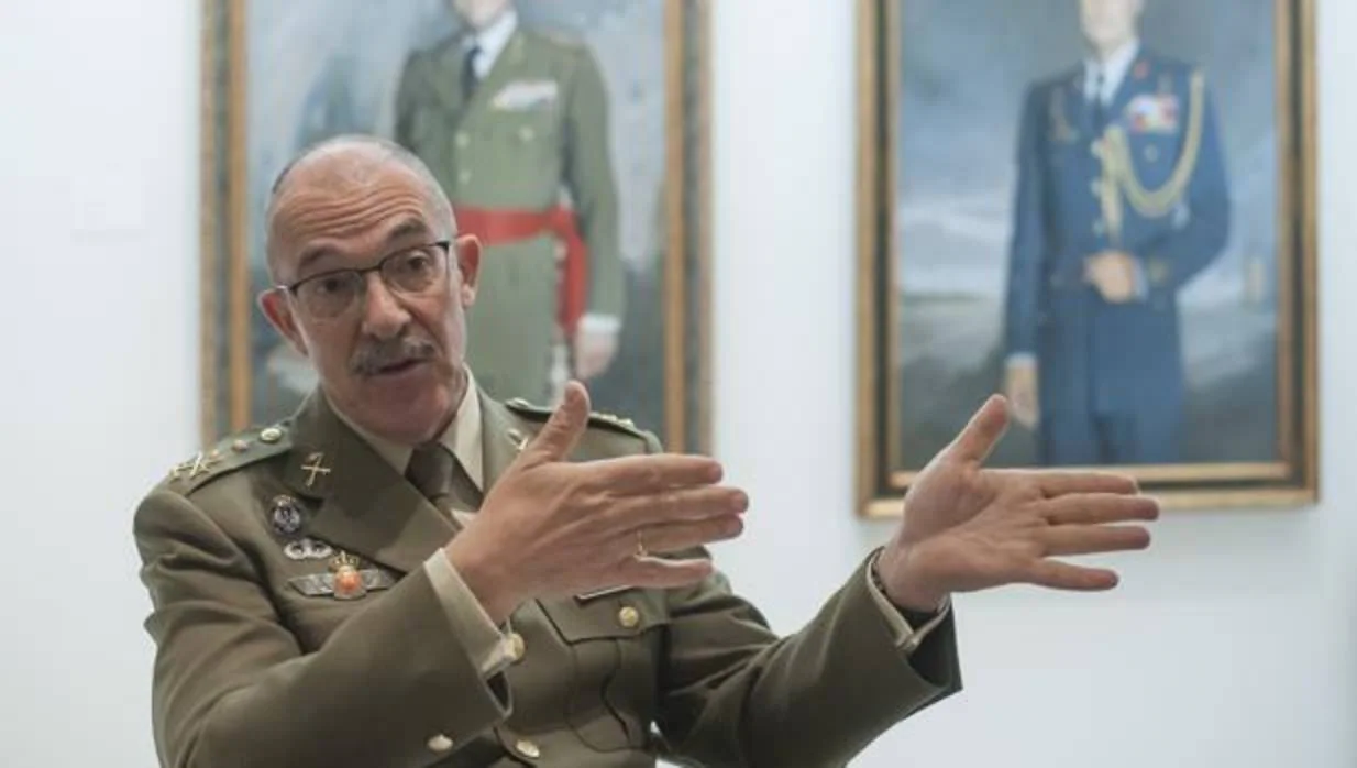 Momento de la entrevista realizada en Málaga al máximo mando operativo militar de nuestro país