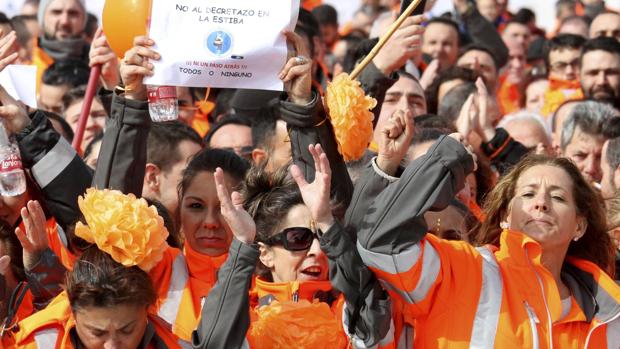 Las mujeres llegan por primera vez a la estiba en el puerto de Algeciras