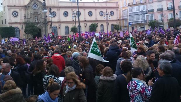 Marcha masiva en Cádiz por el Día Internacional de la Mujer
