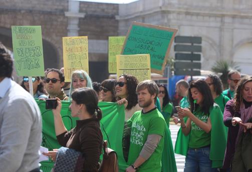 Los interinos exigen estabilidad en el profesorado con una marcha Cádiz