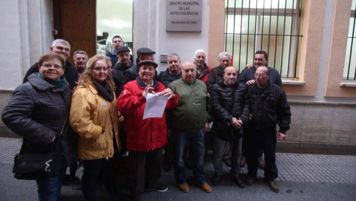 Los belenistas han desalojado la sala del centro de Arbolí a la espera de que el Ayuntamiento localice otro local.