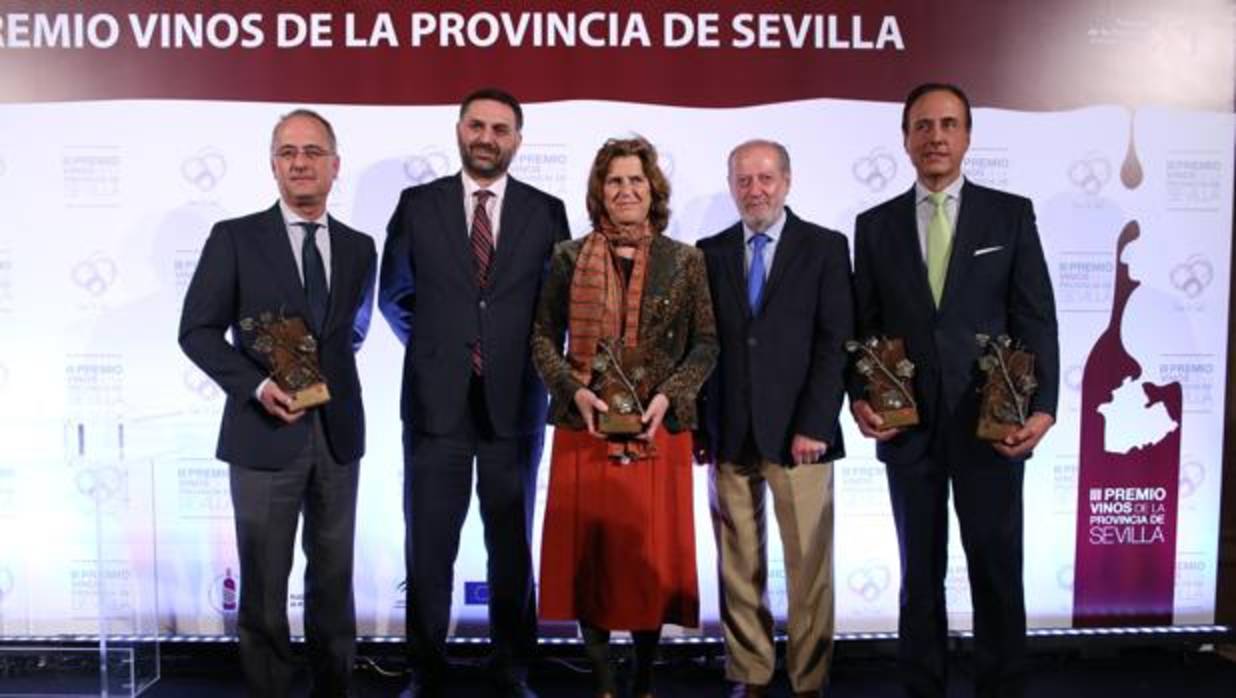 El presidente de la Diputación y el consejero de Turismo, durante la entrega de los premios