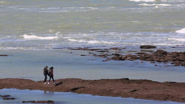 Playas de Cádiz: Con servicios para los bañistas en Semana Santa