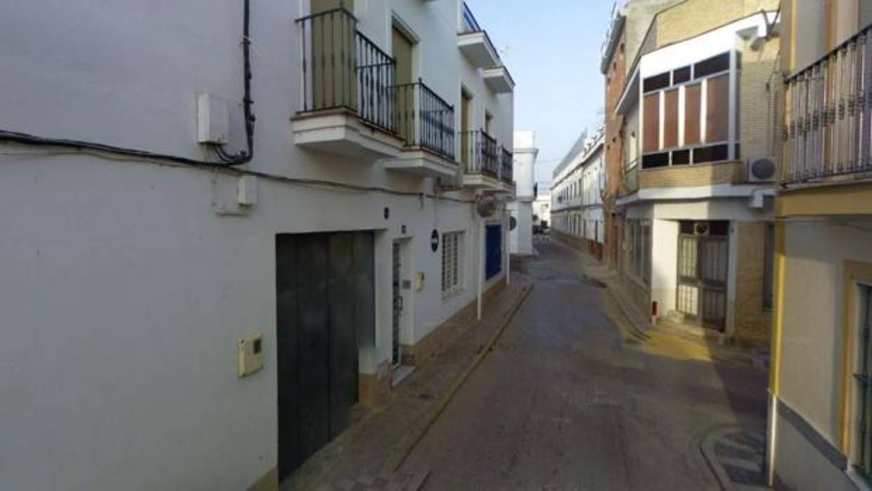 Calle Rabadanes de Los Palacios y Villafranca, donde detuvieron a los cuatro implicados