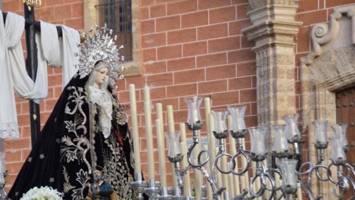 Madrugada a medias en San Fernando, Viernes Santo completo