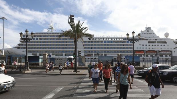 El puerto de Cádiz acoge 85 escalas de cruceros entre abril y mayo