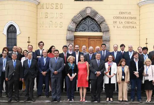 Imagen con los participantes de la XVIII Asamblea General de la Unión de Ciudades Capitales Iberoamericanas (UCCI)