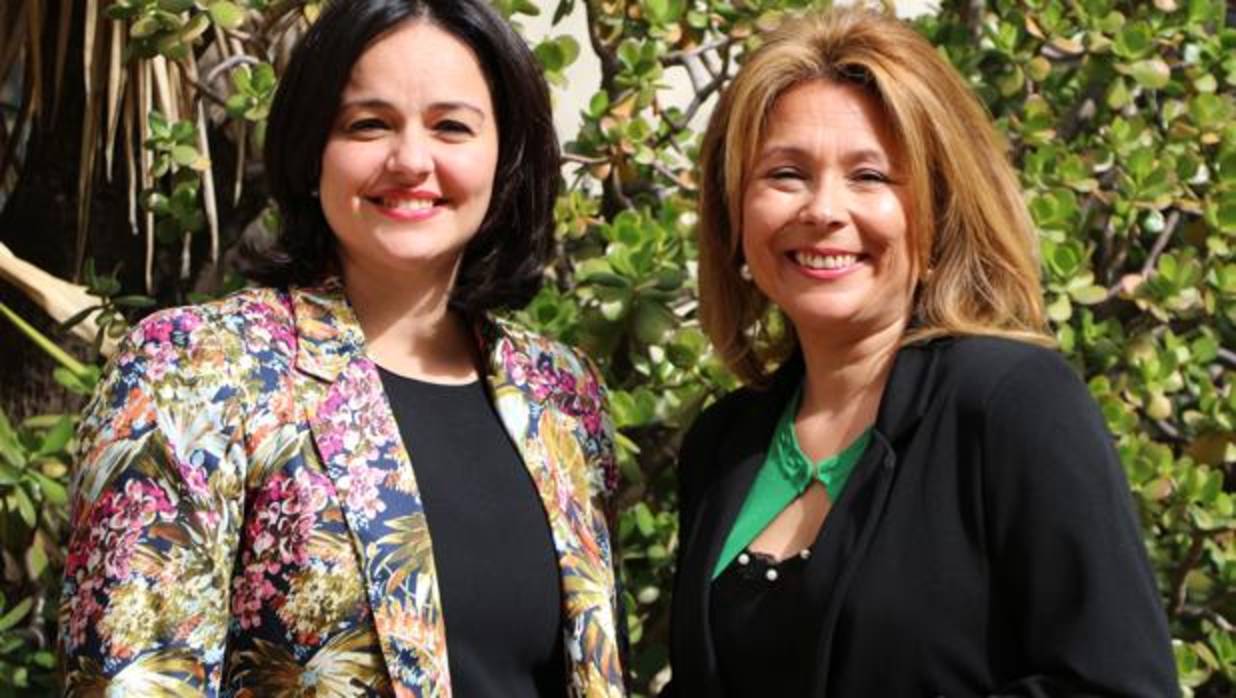 María Elena Romero (derecha), junto a la presidenta del PP de Sevilla Virginia Pérez