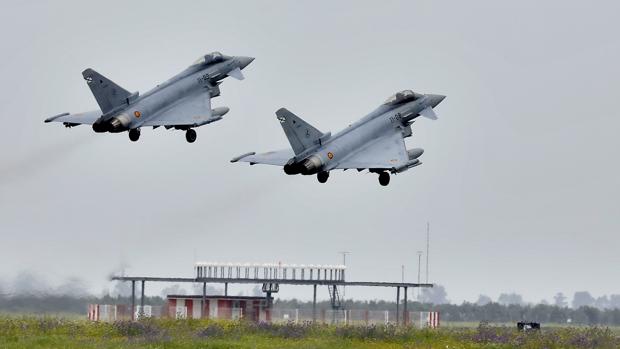 Seis Eurofighters parten de Morón de la Frontera para ejercer de policía aérea en Lituania