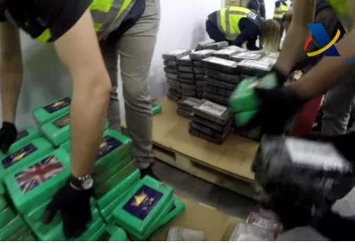 Zoido anuncia en Algeciras el mayor alijo de cocaína aprehendido en un contenedor en Europa
